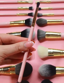 P. Louise P.Louise #124 Blending Brush Hot